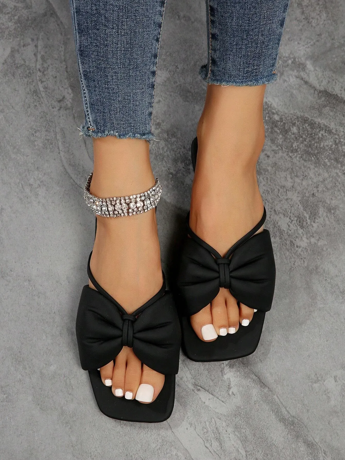COLETTE NEGRO