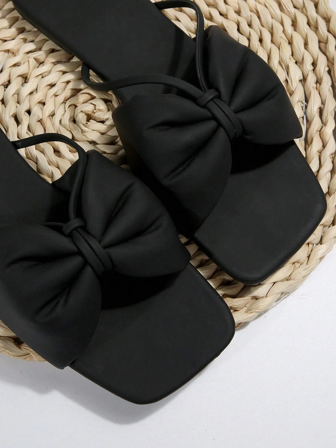 COLETTE NEGRO
