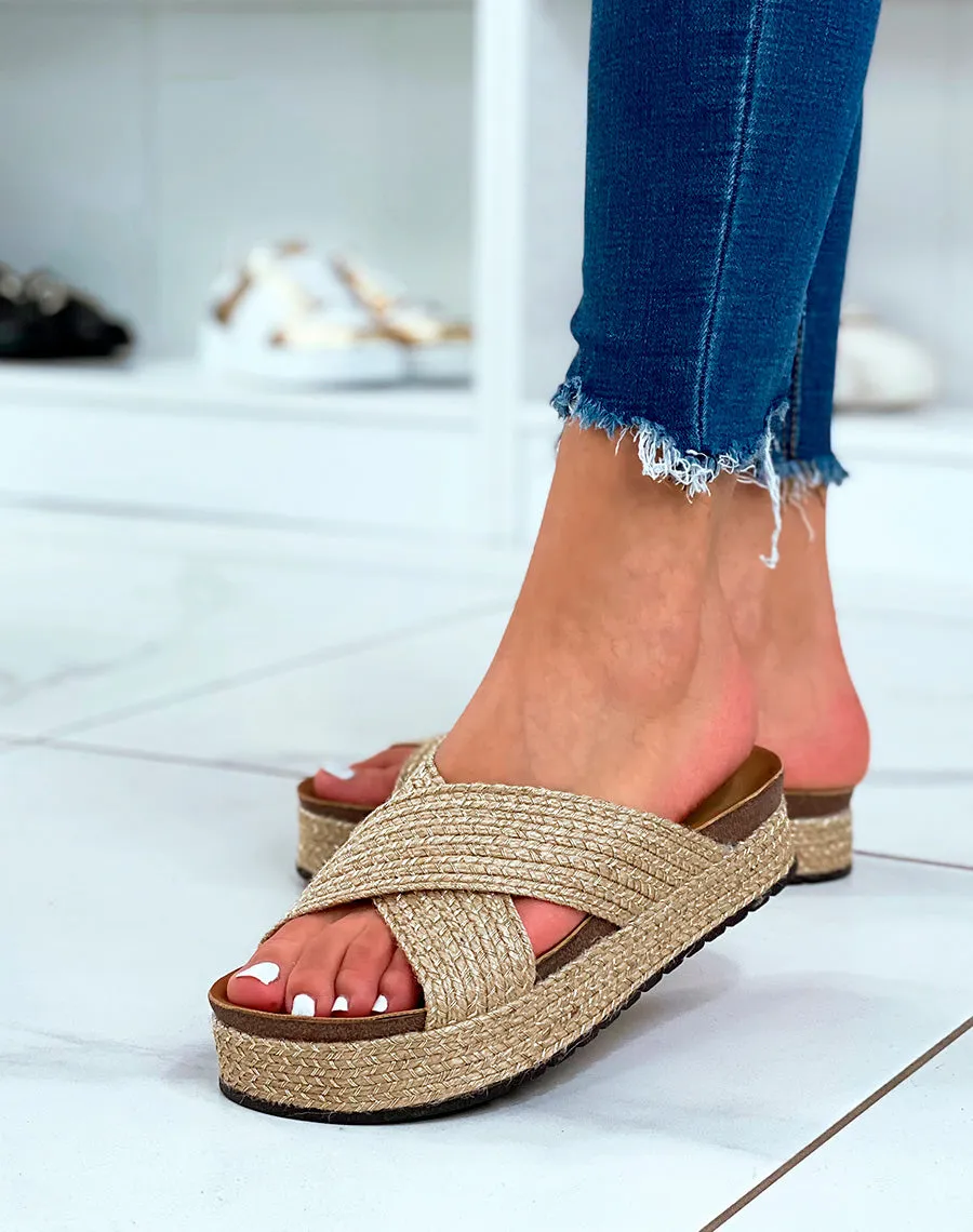Mules dorées à grosse brides entrecroisées