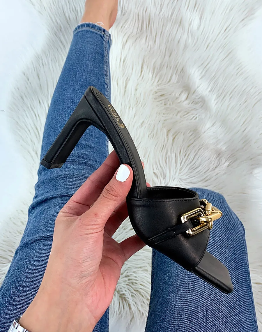 Mules à talon noires à chaîne dorée