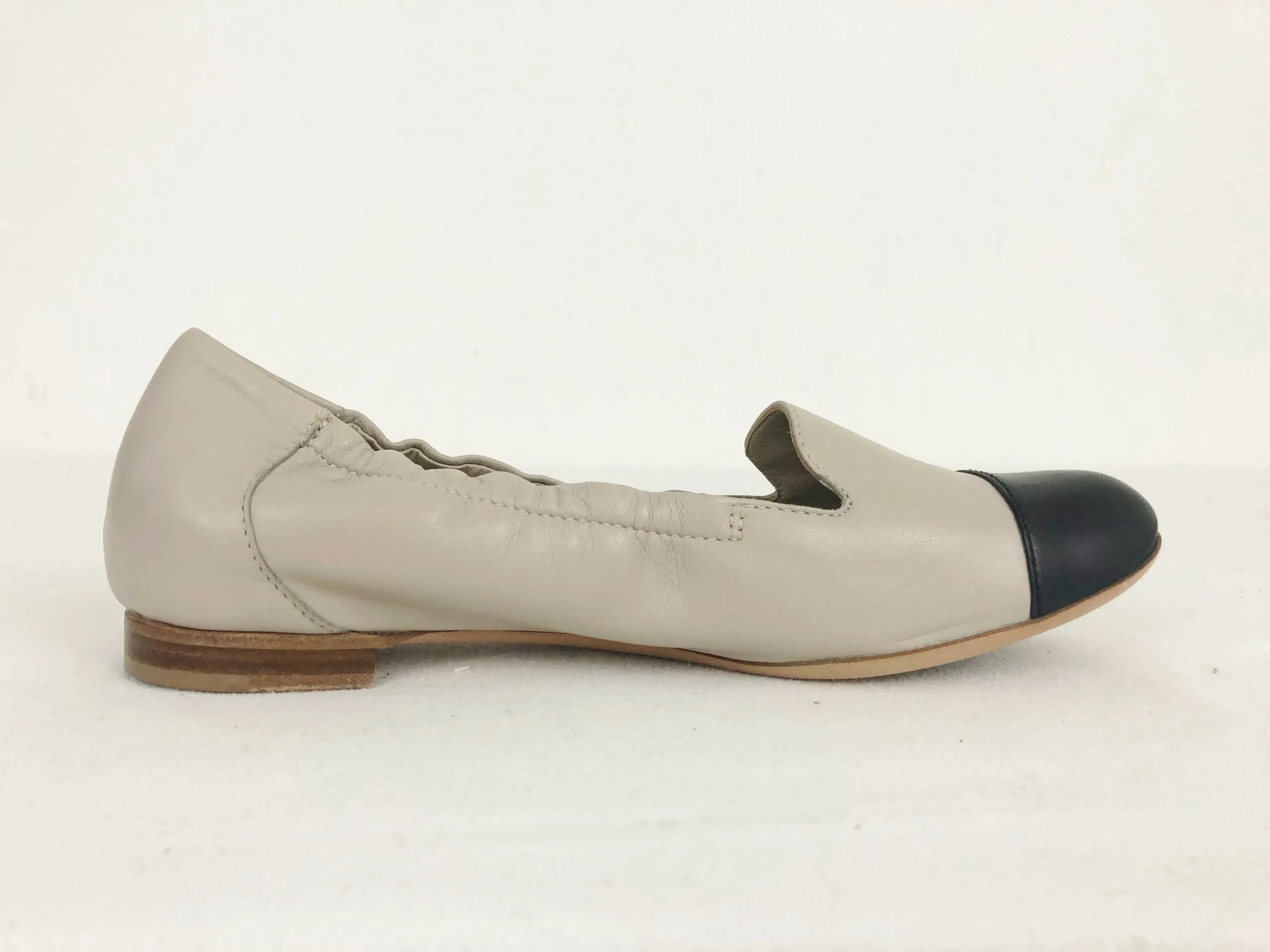 NEW Agl Attilio Giusti Leombruni Cap-Toe Flats Size 36.5 It (6.5 Us)
