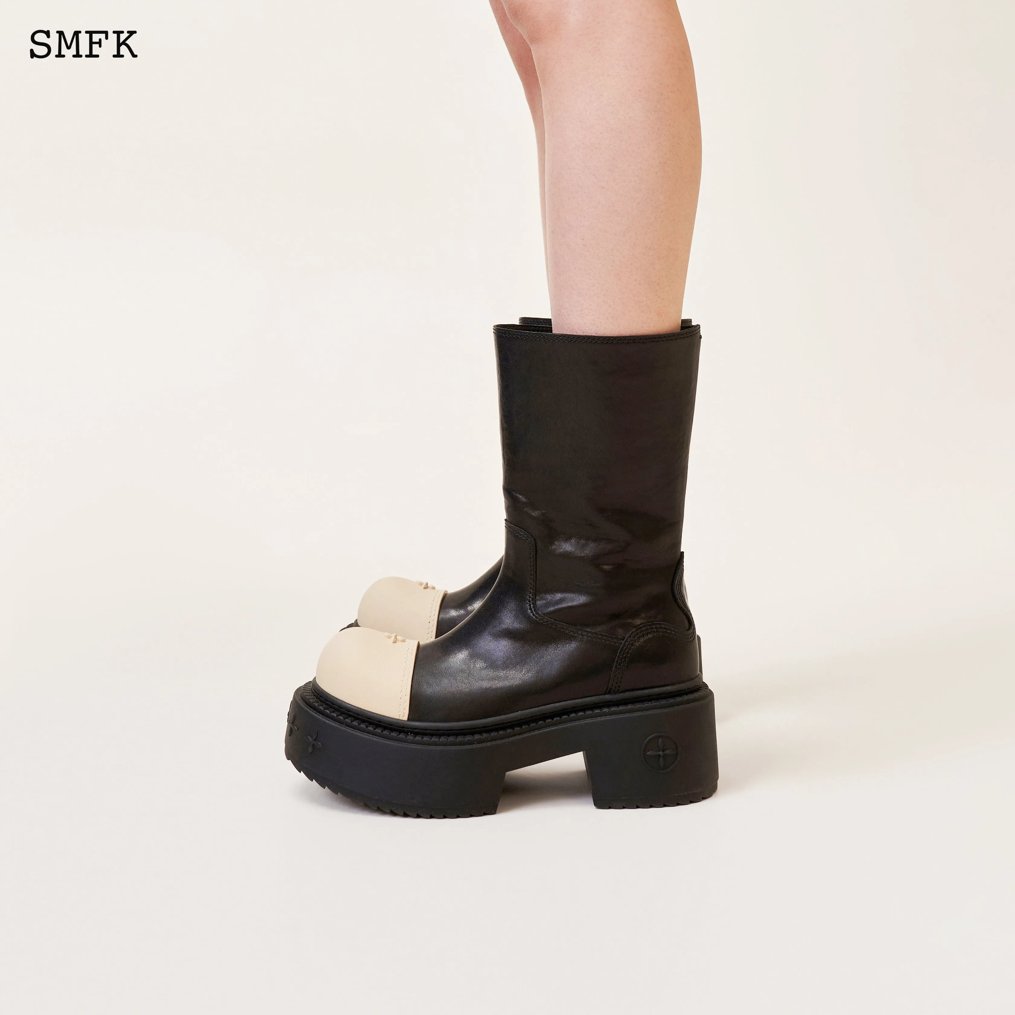 SMFK Compass Rider Low Boots In Black And White