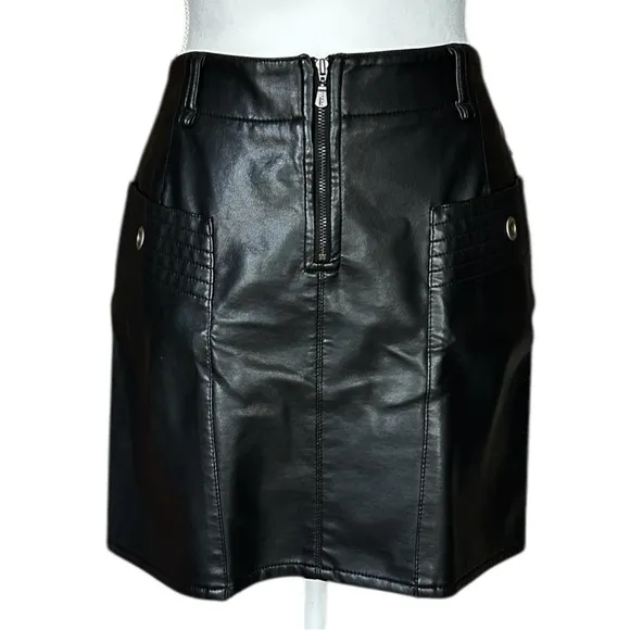 VERSACE SPORT Black Faux Leather Mini Skirt Pockets Zipper Lined Stretch sz M