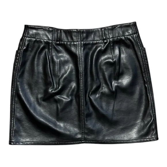 VERSACE SPORT Black Faux Leather Mini Skirt Pockets Zipper Lined Stretch sz M