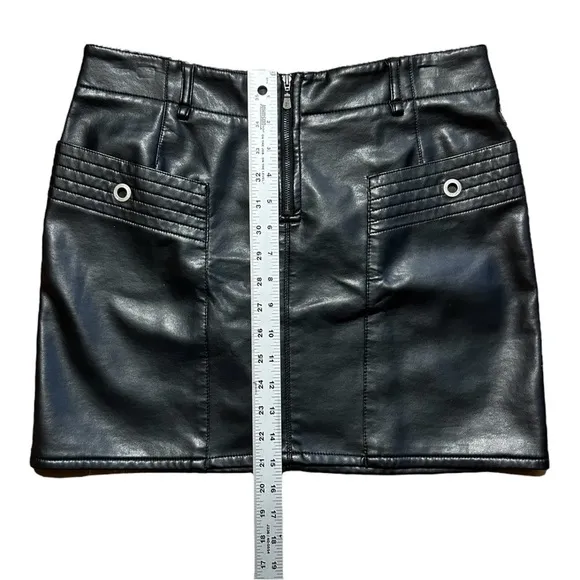 VERSACE SPORT Black Faux Leather Mini Skirt Pockets Zipper Lined Stretch sz M